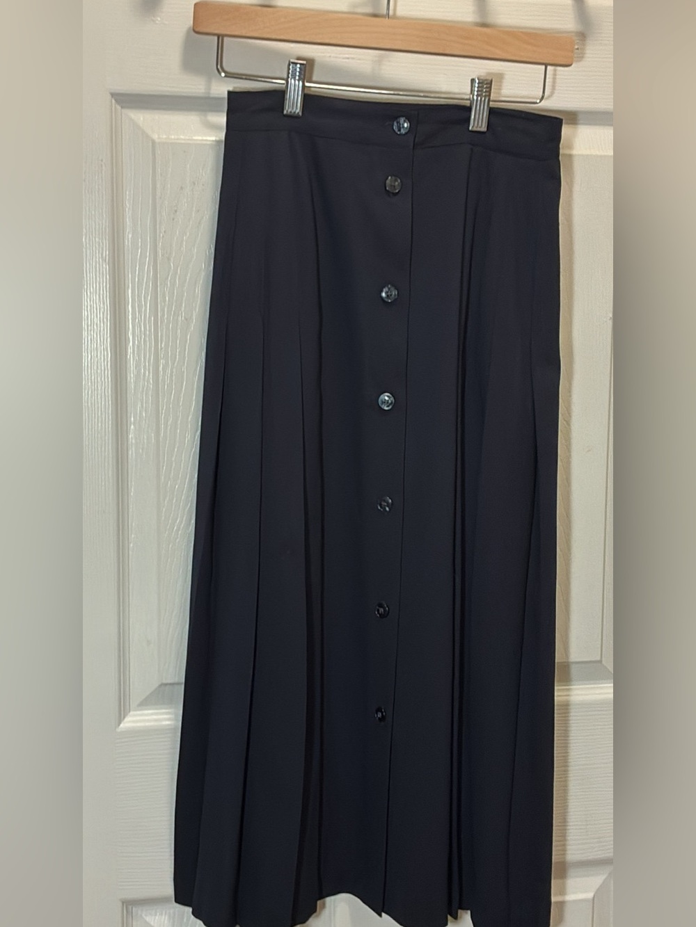 Jones New York Black Button-Front Pleated Maxi Skirt